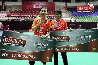 Juara dan Runner Up Tunggal Dewasa Putri Gabriela Meilani Moningka dan Wulan Cahya Utami Suko Putri (Berkat Abadi)
