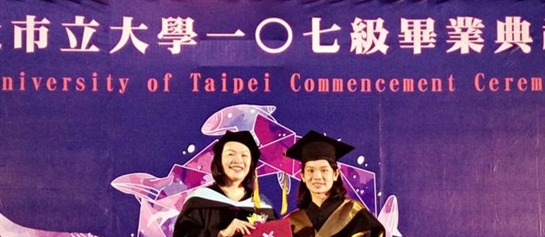 Tai Tzu Ying Saat Diwisuda dan Menerima Penghargaan.